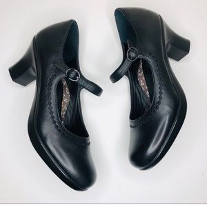 NEW Dansko Bett Mary Jane Heels Black Leather 40